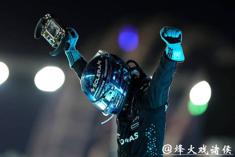 F1新加坡站排位赛：拉塞尔获得杆位 维斯塔潘第2