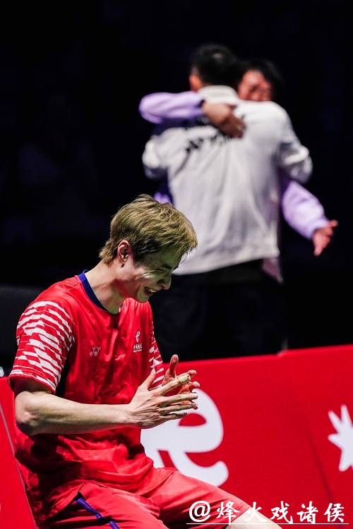 石宇奇逆转世锦赛首次夺冠 国羽男单时隔10年再问鼎