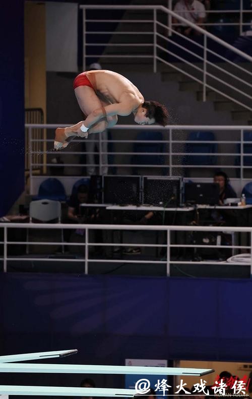 全运会跳水男子3米板决赛 王宗源强势夺冠 全运会跳水男子3米板决赛 王宗源强势夺冠