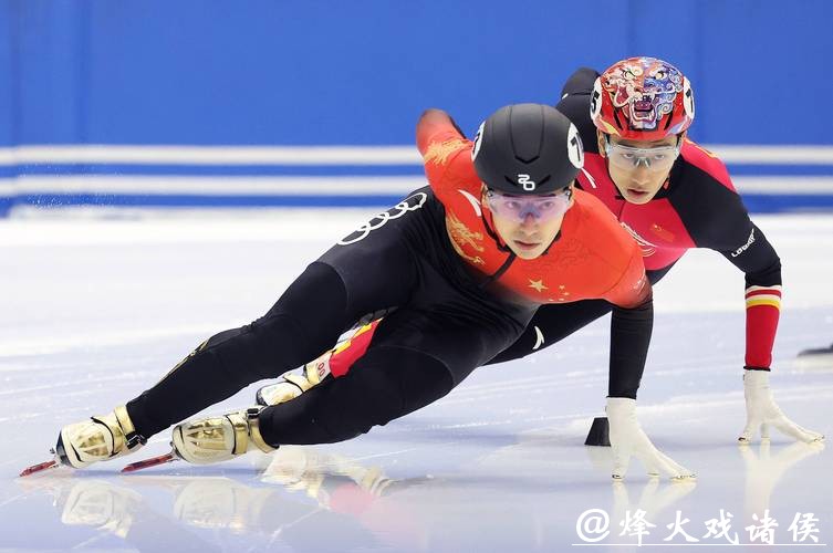 中国短道速滑队进行公开训练 正视挑战力争米兰创佳绩